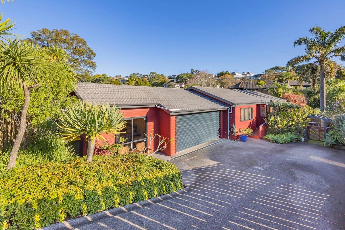 1/1031 Beach Road, Torbay, Auckland - Carousel 1