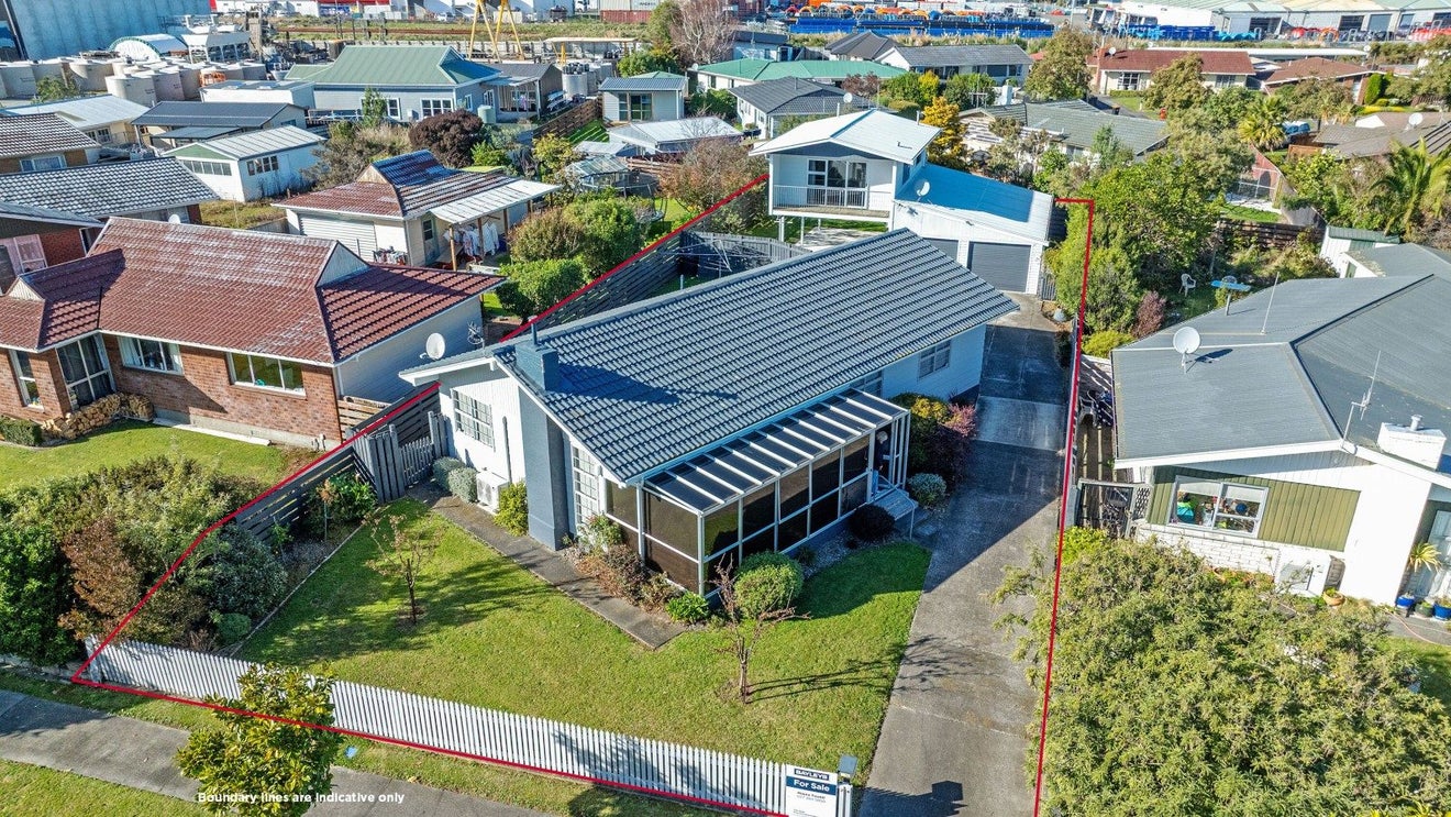 24 Paradise Place, Milson, Palmerston North - Carousel 1