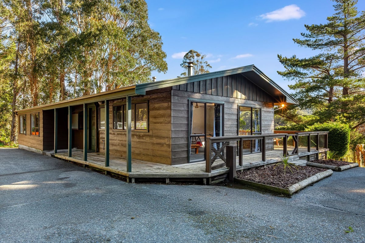 34 Hair Street, Wainuiomata, Lower Hutt - Carousel 1