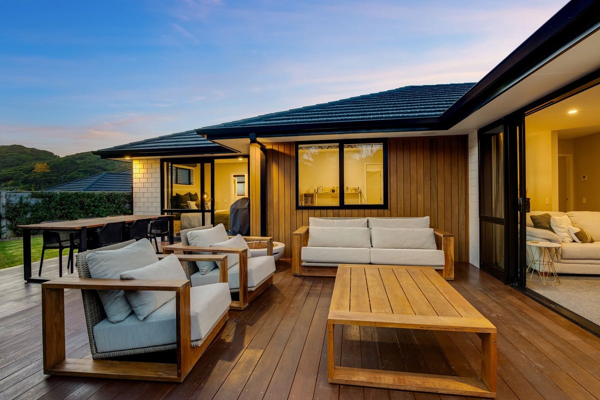 7 Tide Lane, Whitby , Porirua - Carousel 1