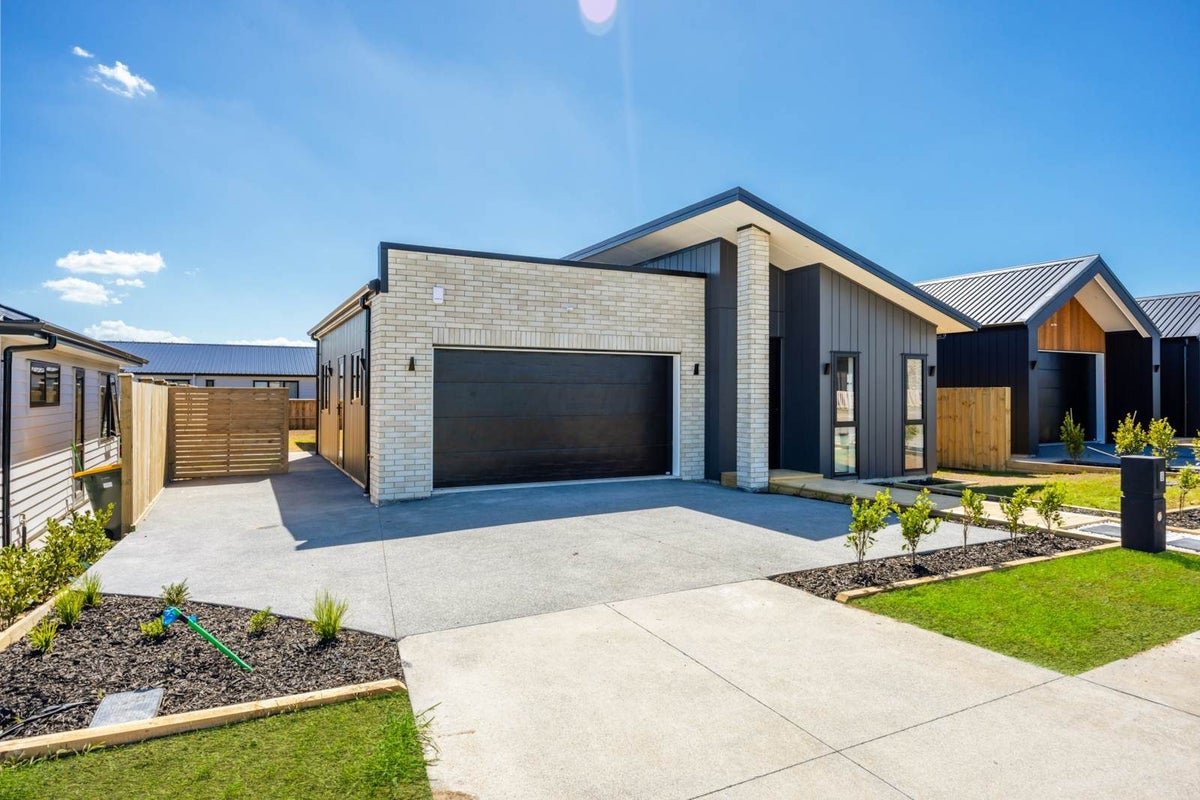 8 Gertrude Cole Road, Clarks Beach, Clarks Beach - Carousel 2