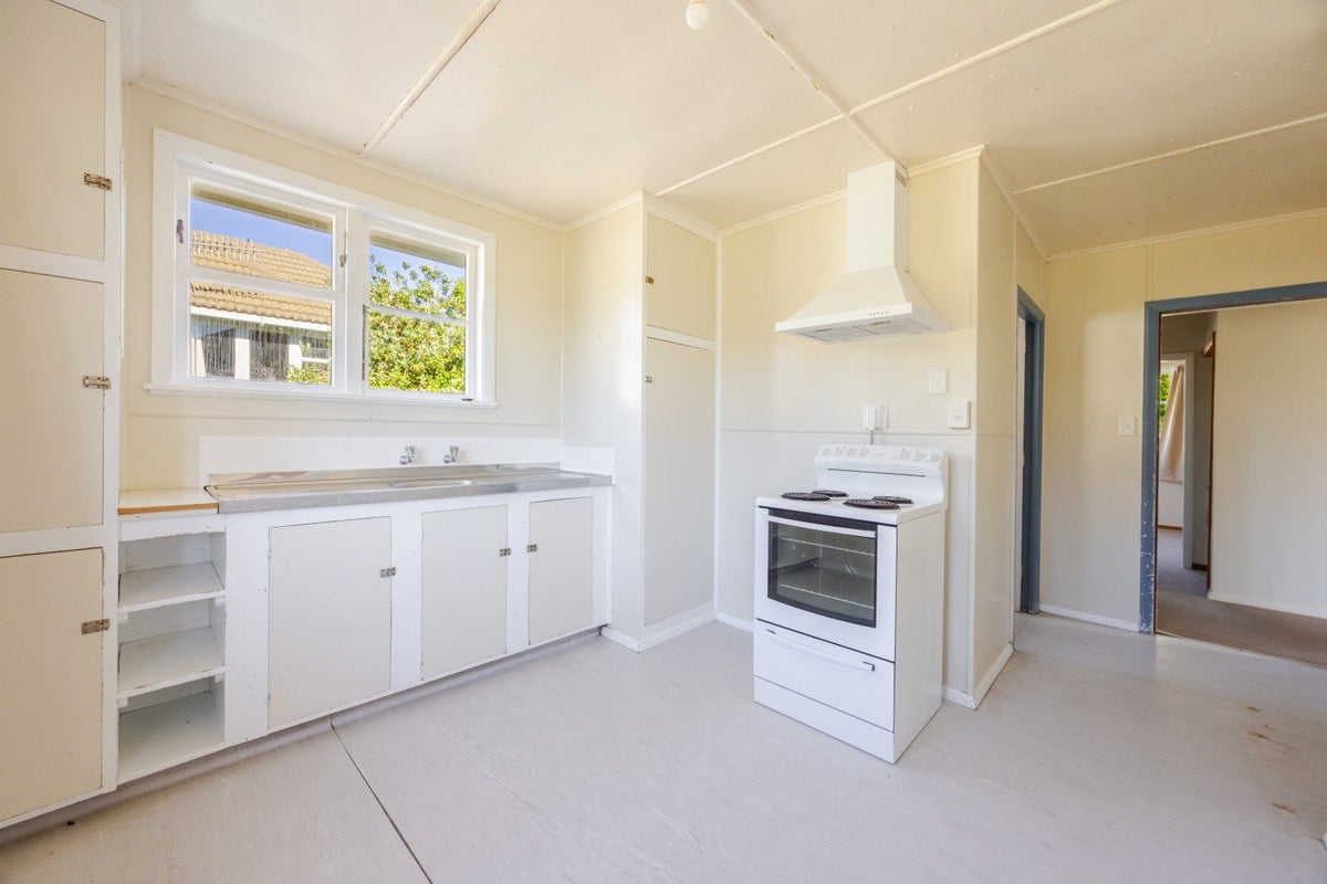 34 Palmerston Road, Havelock North, Havelock North - Carousel 2
