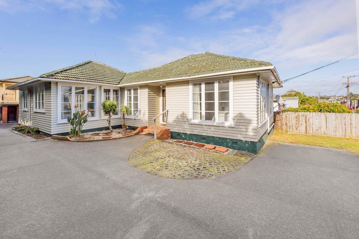 54 Hayr Road, Three Kings, Auckland - Carousel 2