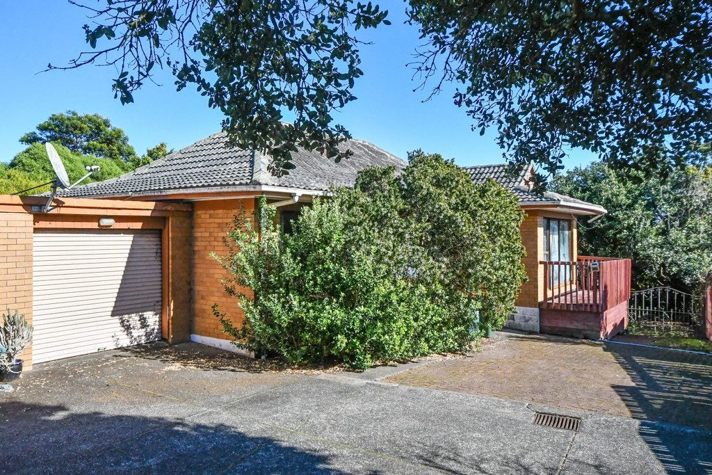 2/26 Sikkim Crescent, Clover Park, Auckland - Carousel 1