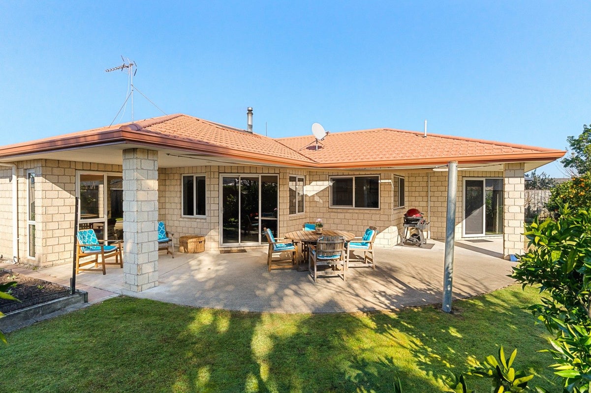 13 Roger Street, Lytton West, Gisborne - Carousel 25