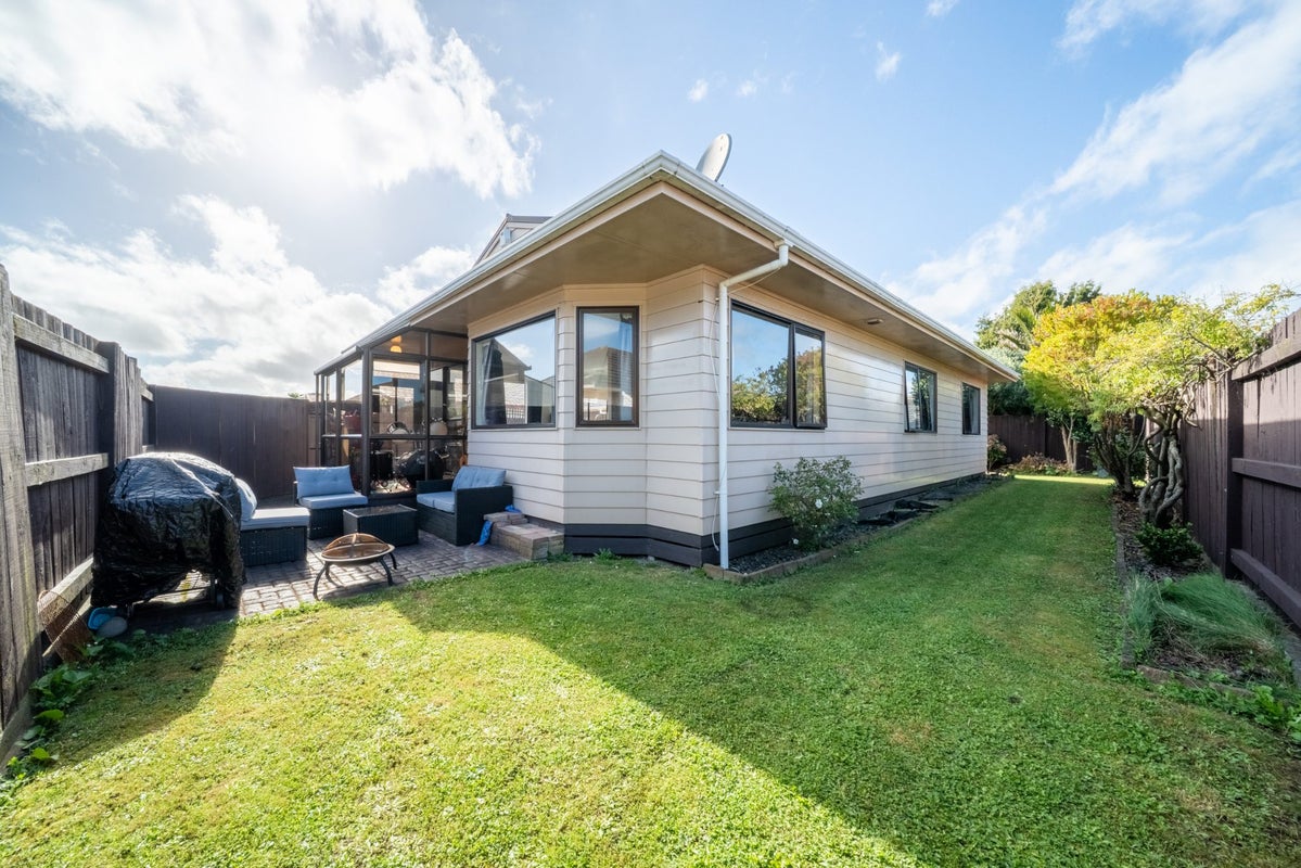 2/52 Athlone Crescent, Avalon, Lower Hutt - Carousel 1