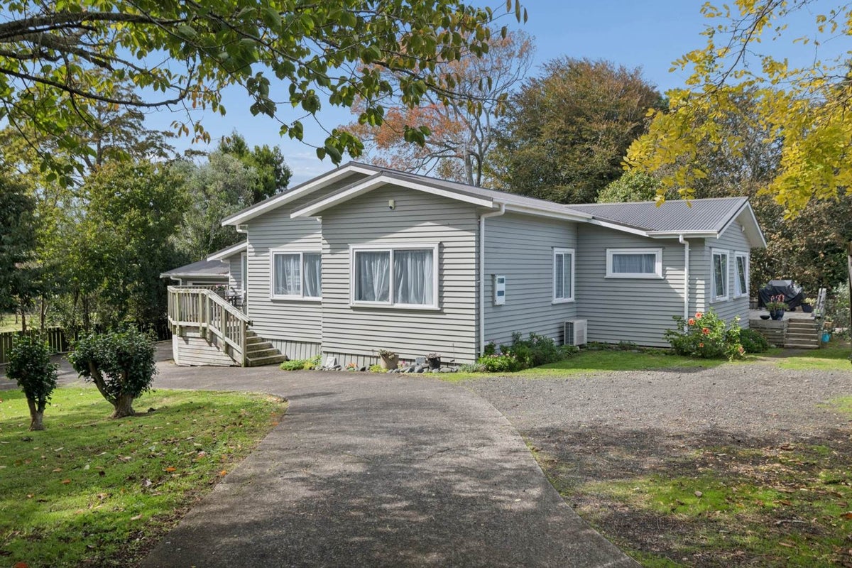 13 Chibnall Place, Conifer Grove, Takanini - Carousel 1
