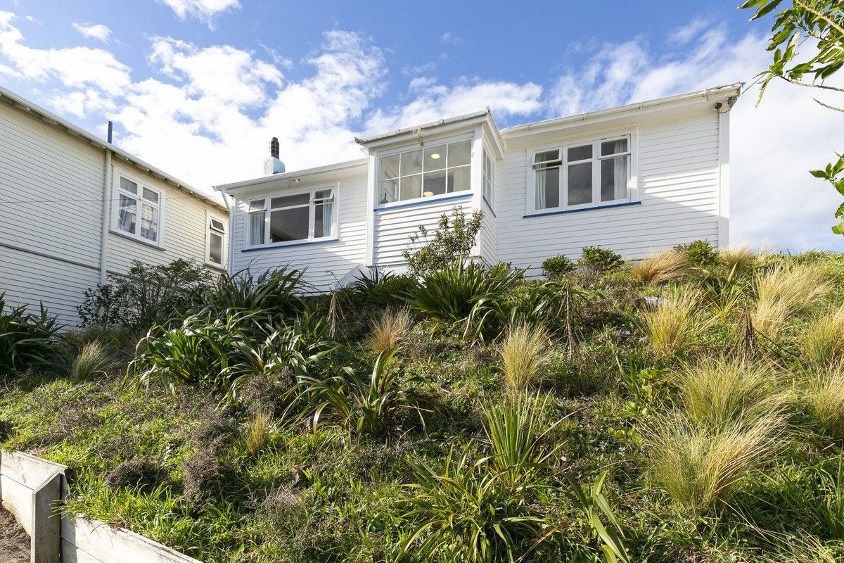 26 Carlisle Street, Island Bay, Wellington - Carousel 1