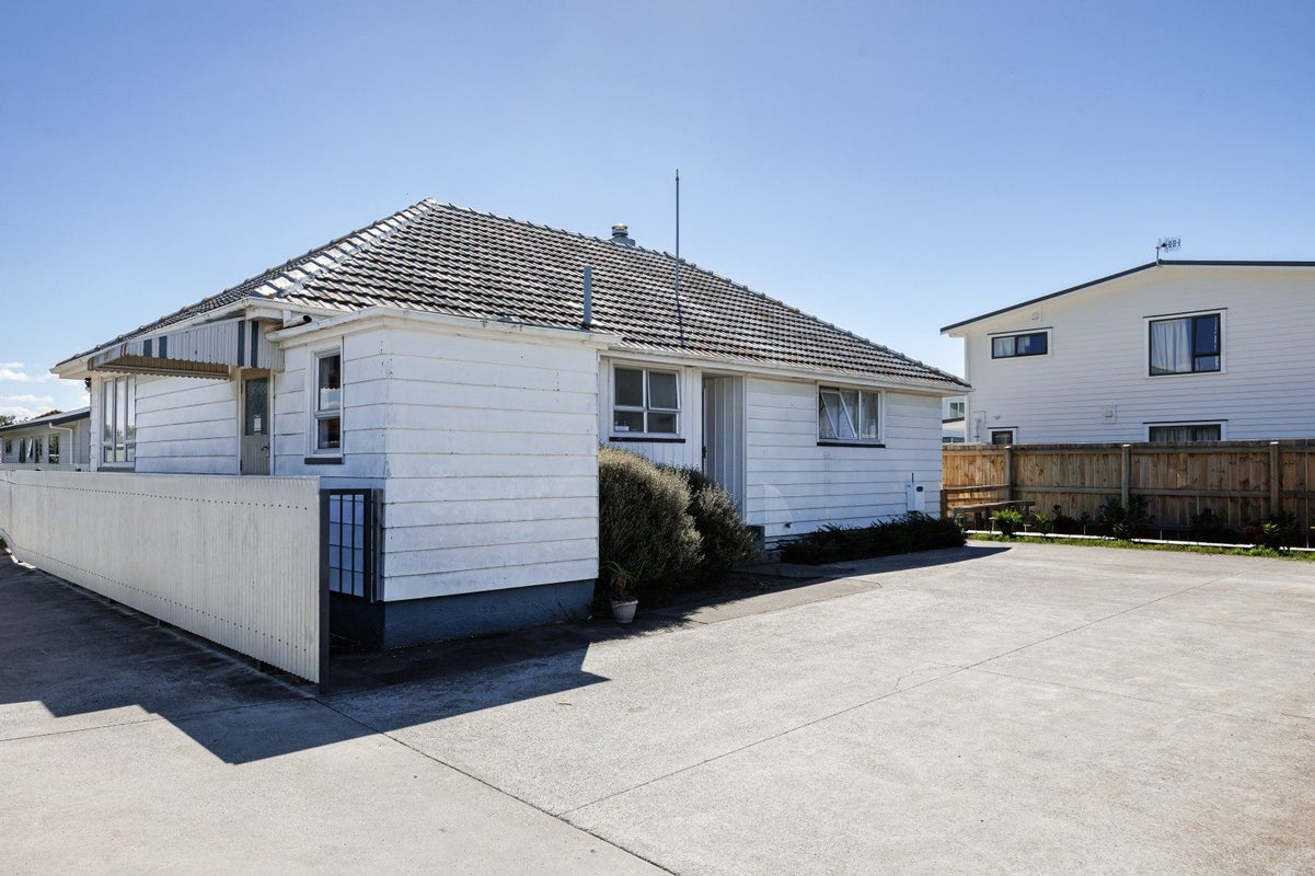 1033 Hood Street, Mayfair, Hastings - Carousel 1