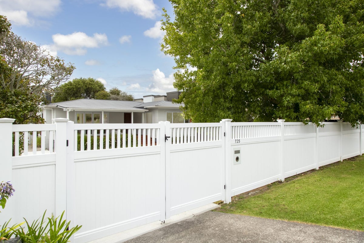725 Te Atatu Road, Te Atatu Peninsula, Auckland - Carousel 23