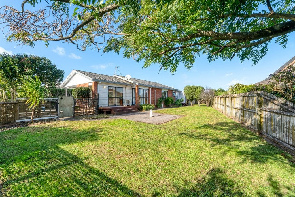 62 West Fairway, Golflands, Auckland - Carousel 1