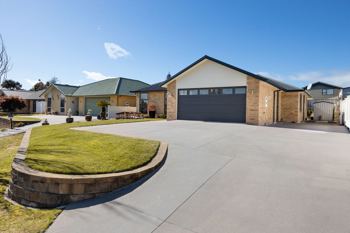 8 Lennie Lane, Kihikihi, Te Awamutu - Carousel 1