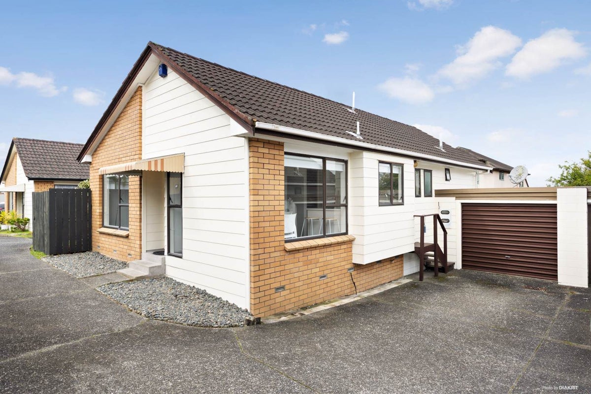 2/100 East Coast Road, Forrest Hill, Auckland - Carousel 2