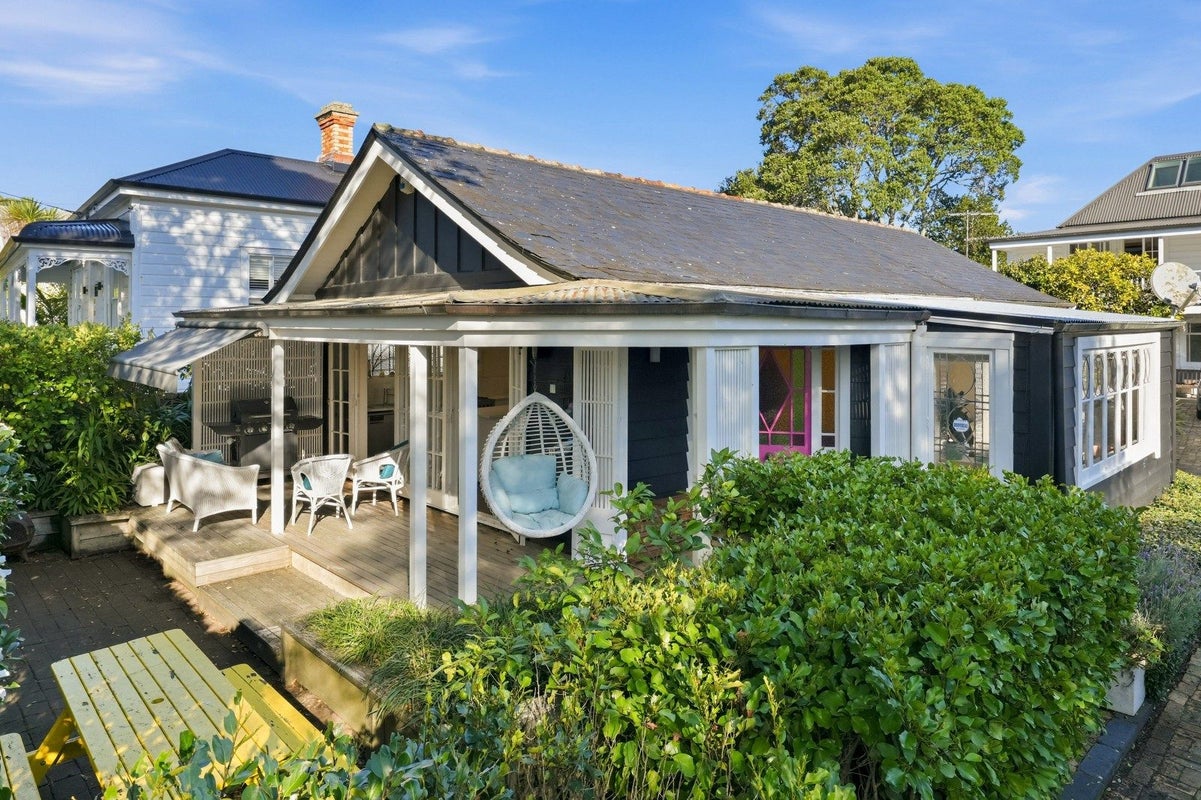 6 Tongariro Street, Mount Eden, Auckland - Carousel 1