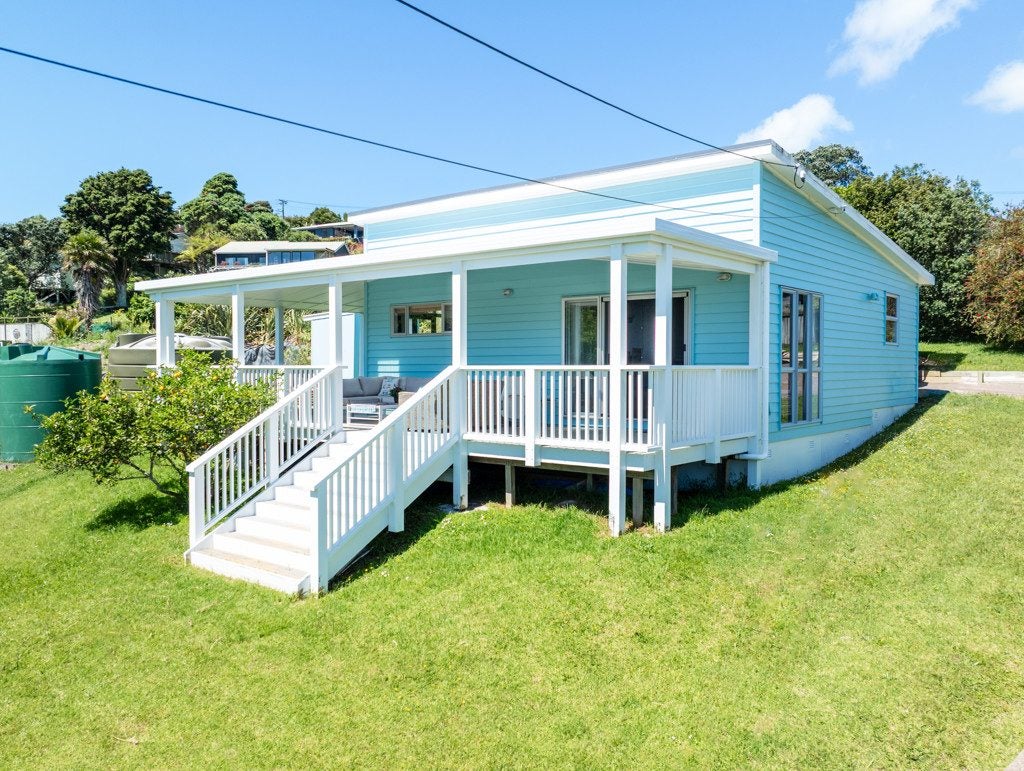 30 Kennedy Road, Surfdale, Waiheke Island - Carousel 1