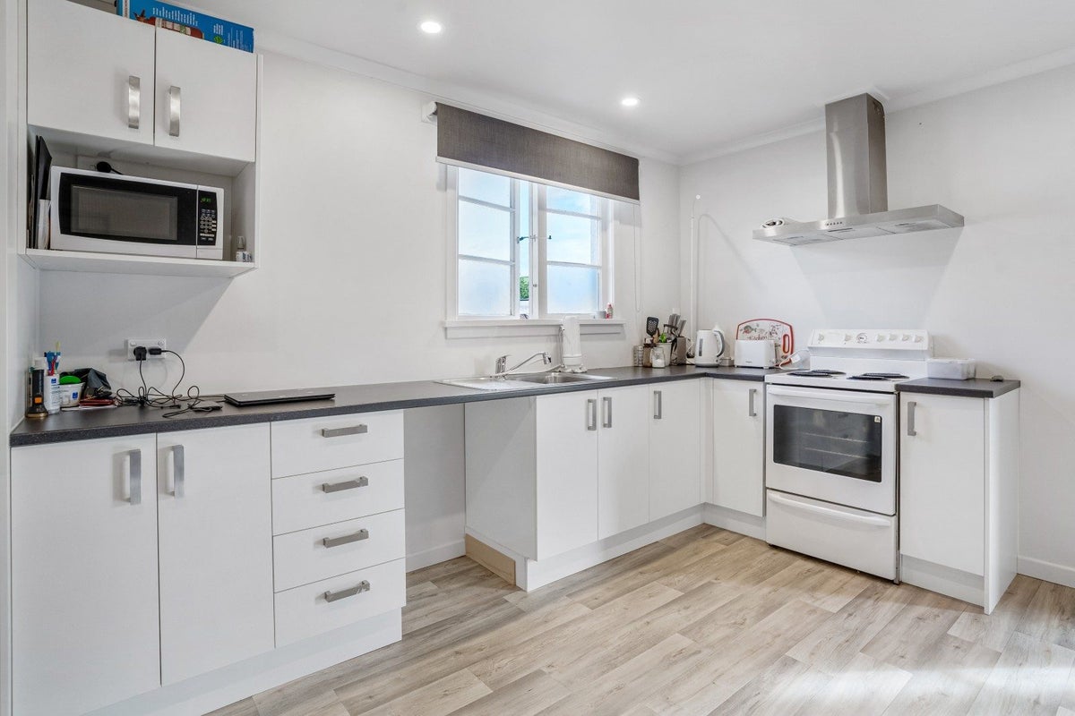 12 McCaughan Street, Browns, Winton - Carousel 2