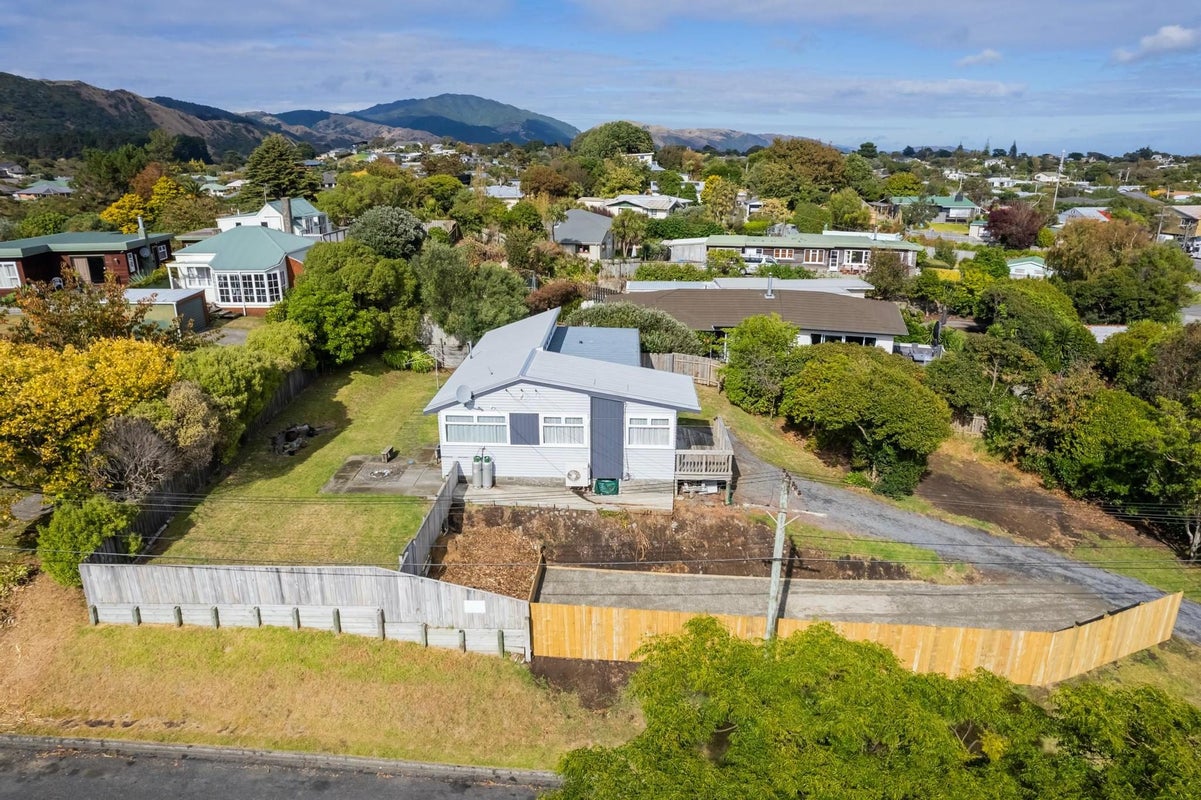 172 Matai Road, Raumati Beach, Paraparaumu - Carousel 1