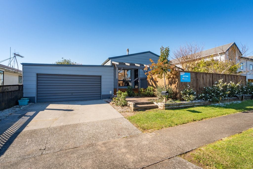 32 Balmerino Crescent, Pukete, Hamilton - Carousel 1