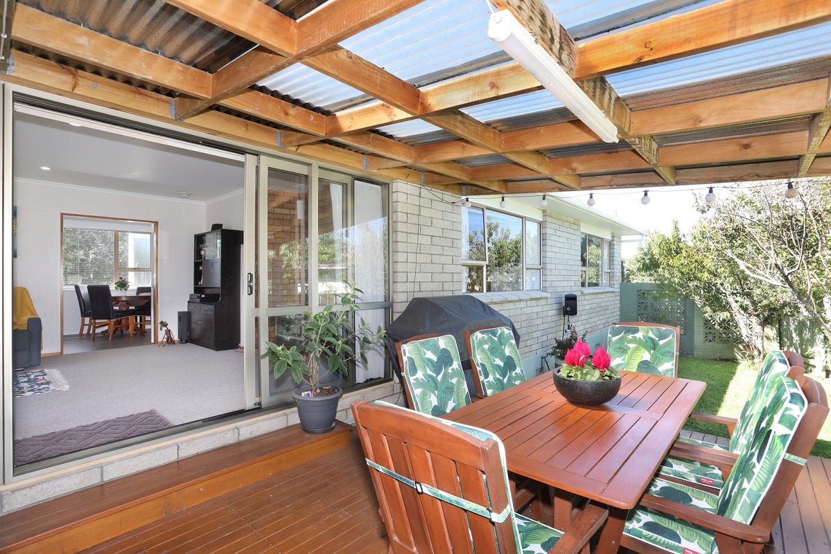 21 Flower Street, Bulls - Carousel 2