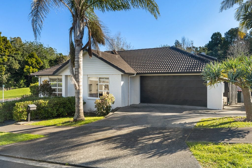 2 Muirlea Drive, Flat Bush, Auckland - Carousel 1