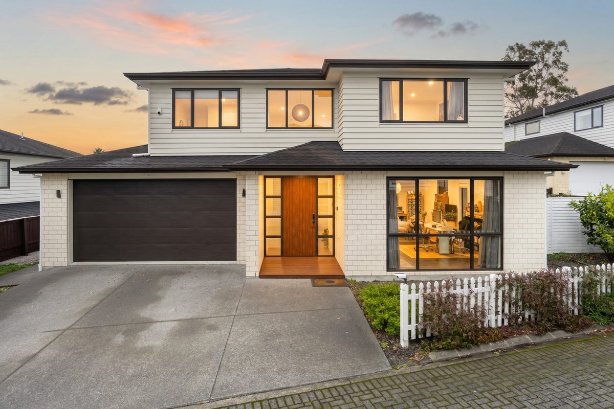 19a NORTHCROSS DR, Oteha, Auckland - Carousel 1