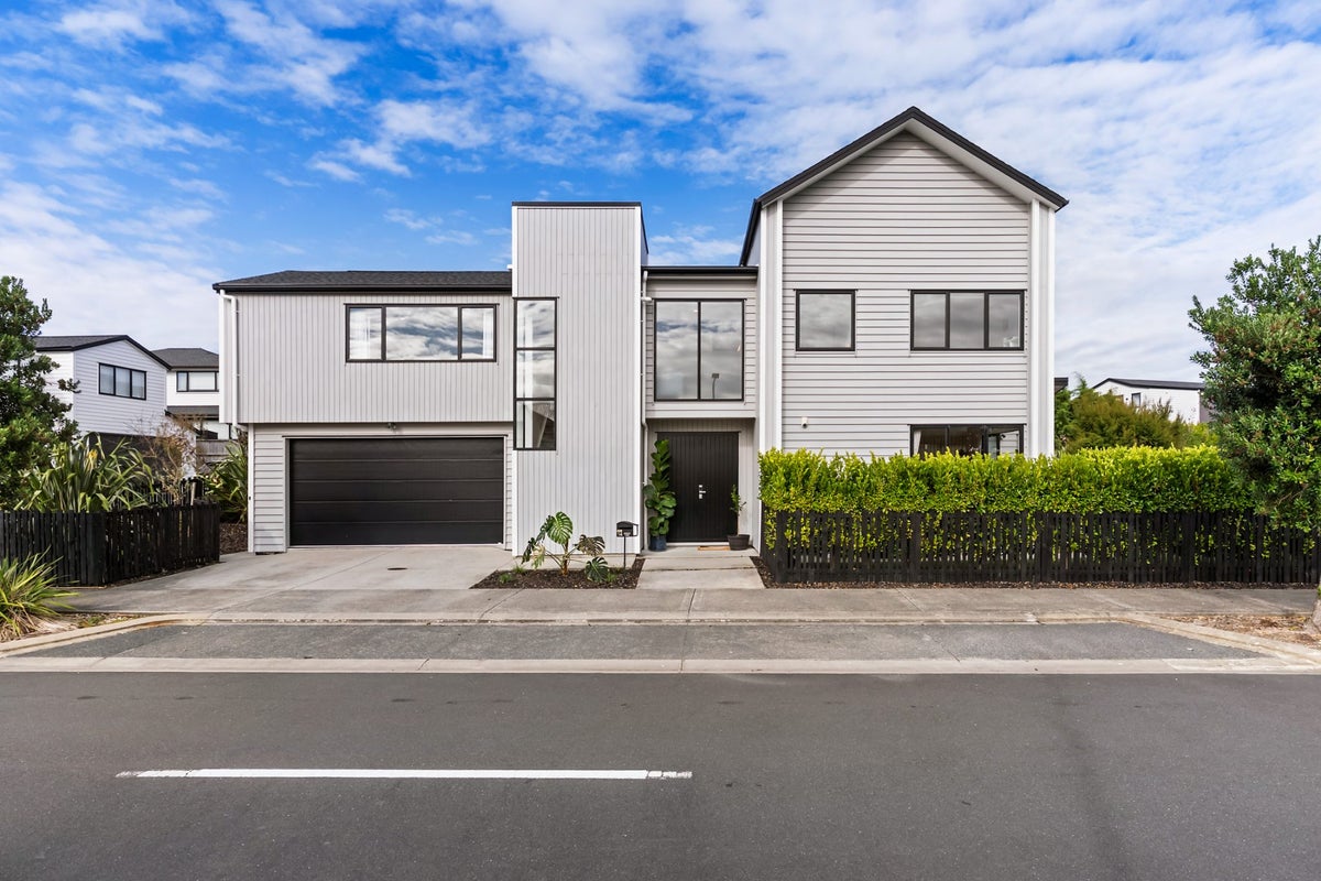 14 Mantis Lane, Hobsonville, Auckland - Carousel 1