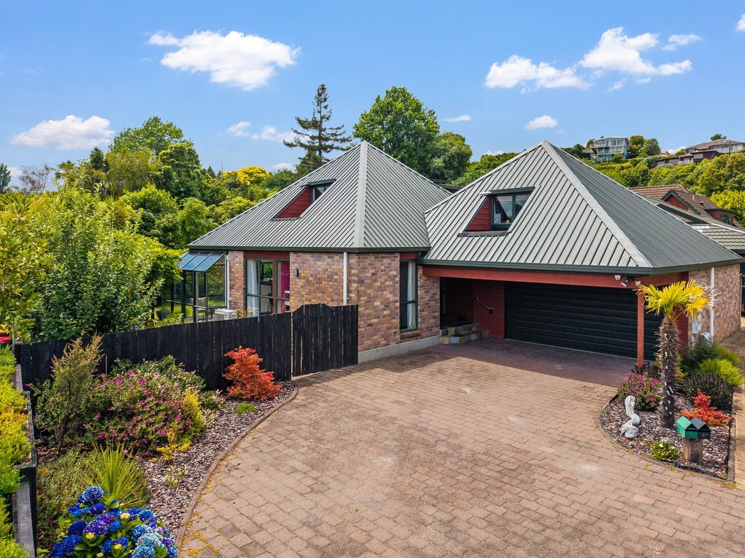 4 Libra Place, Kawaha Point, Rotorua - Carousel 1