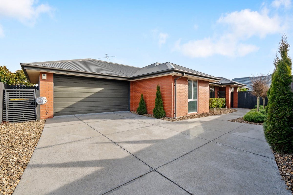 11 Globe Bay Drive, Templeton, Christchurch - Carousel 1