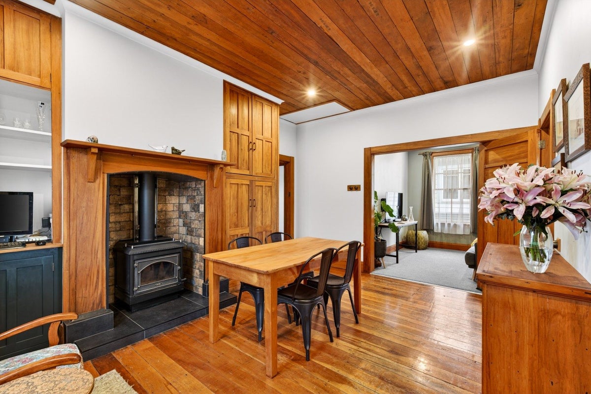 921 Willowpark Road North, Mayfair, Hastings - Carousel 2