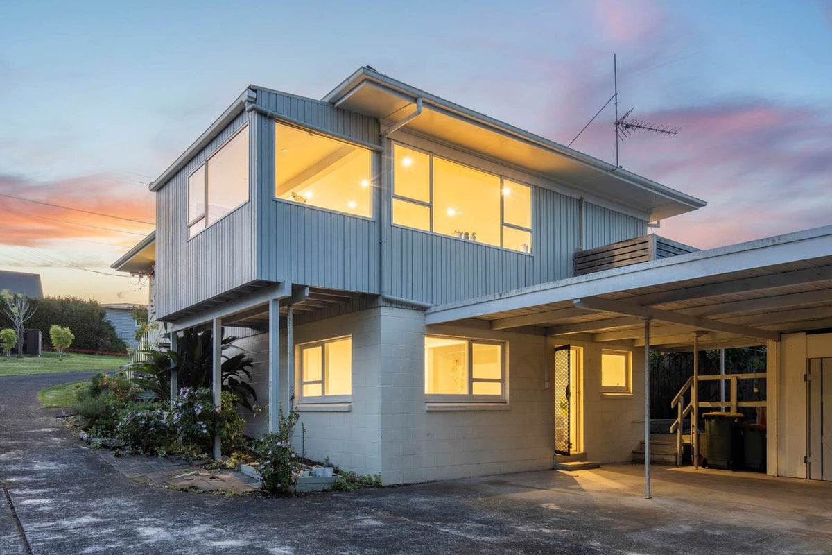 1/4 Tui Glen Road, Birkenhead, Auckland - Carousel 1