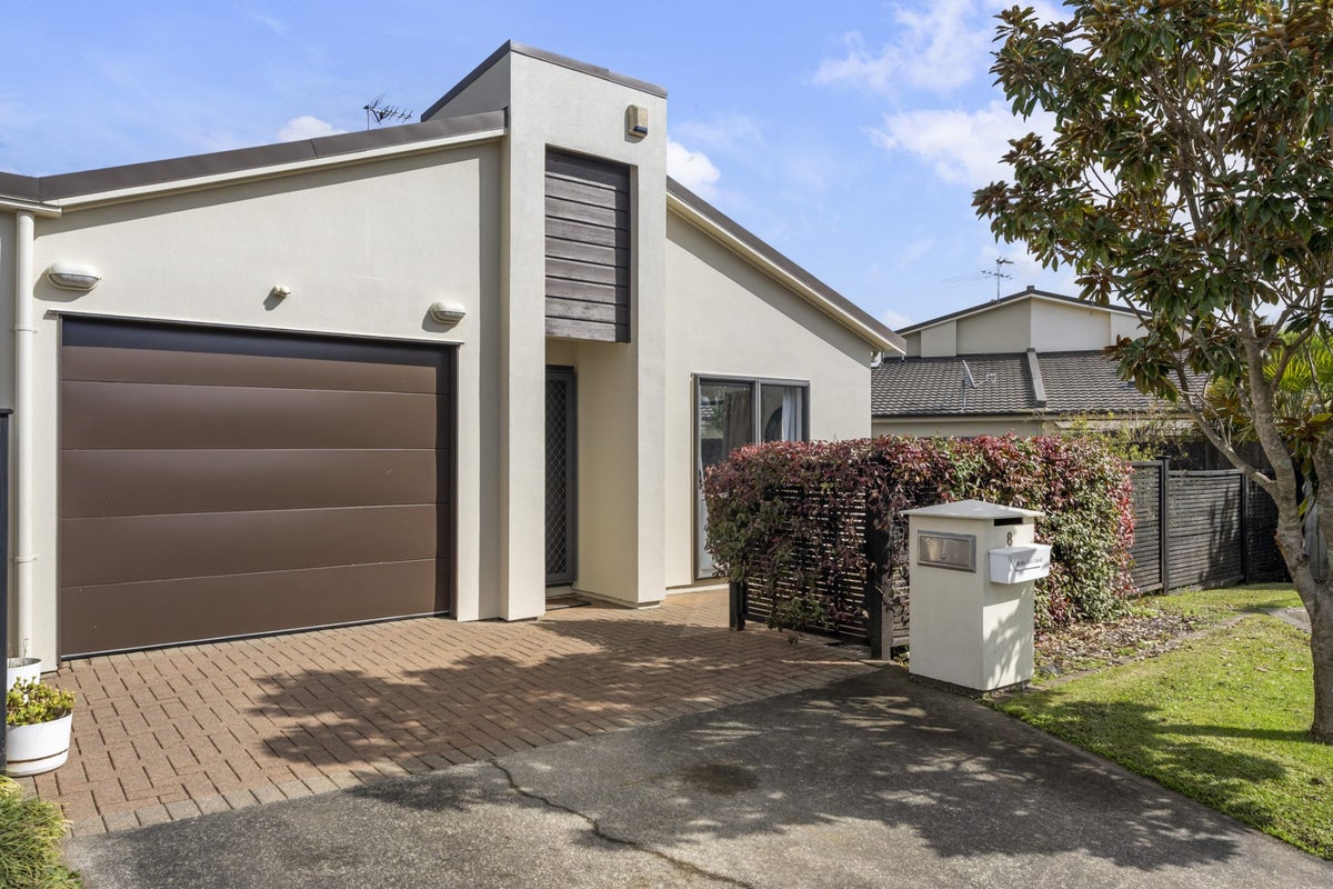 8 Bunker Rise, Golflands, Auckland - Carousel 1