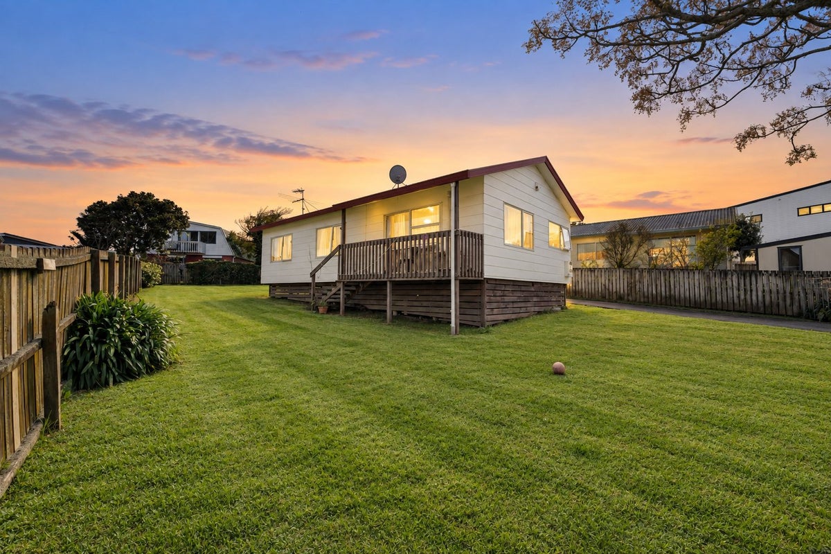 5 Bellville Drive, Clendon Park, Auckland - Carousel 2