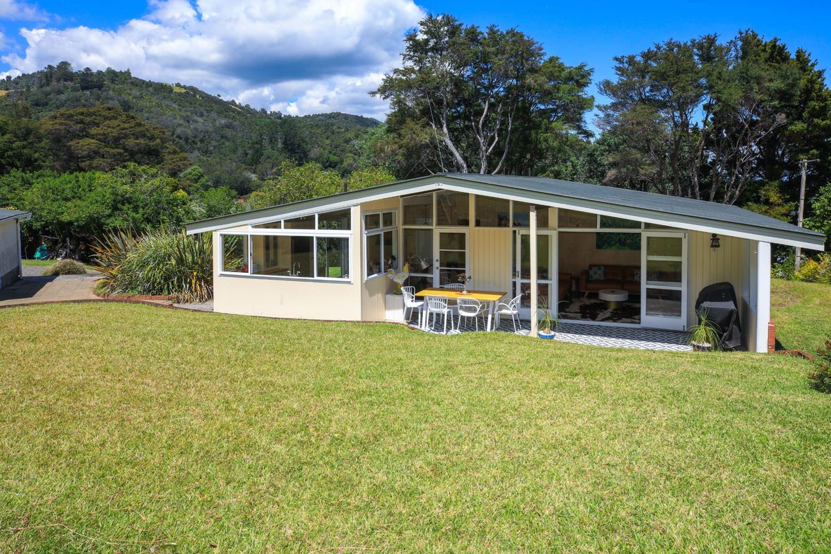 33 Trotter Avenue, Waiomu - Carousel 2