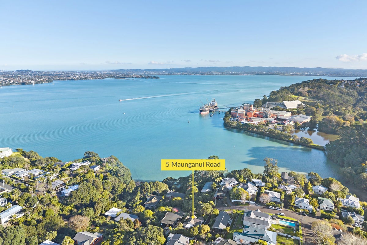 5 Maunganui Road, Birkenhead, Auckland - Carousel 2