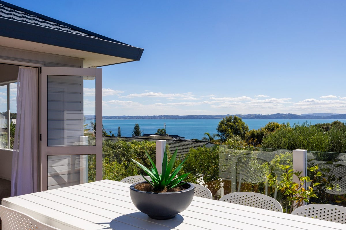 1342 Whangaparaoa Road, Army Bay, Whangaparaoa - Carousel 1