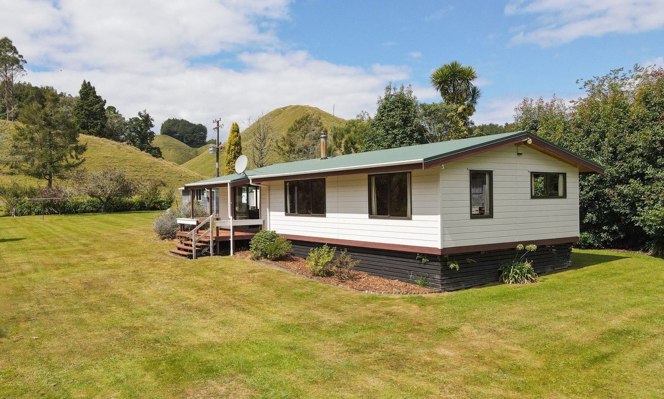 3 Tombleson Road, Lake Rotoma, Rotorua - Carousel 23