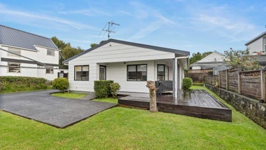 8B Rossgrove Terrace, Mount Albert, Auckland - Carousel 1