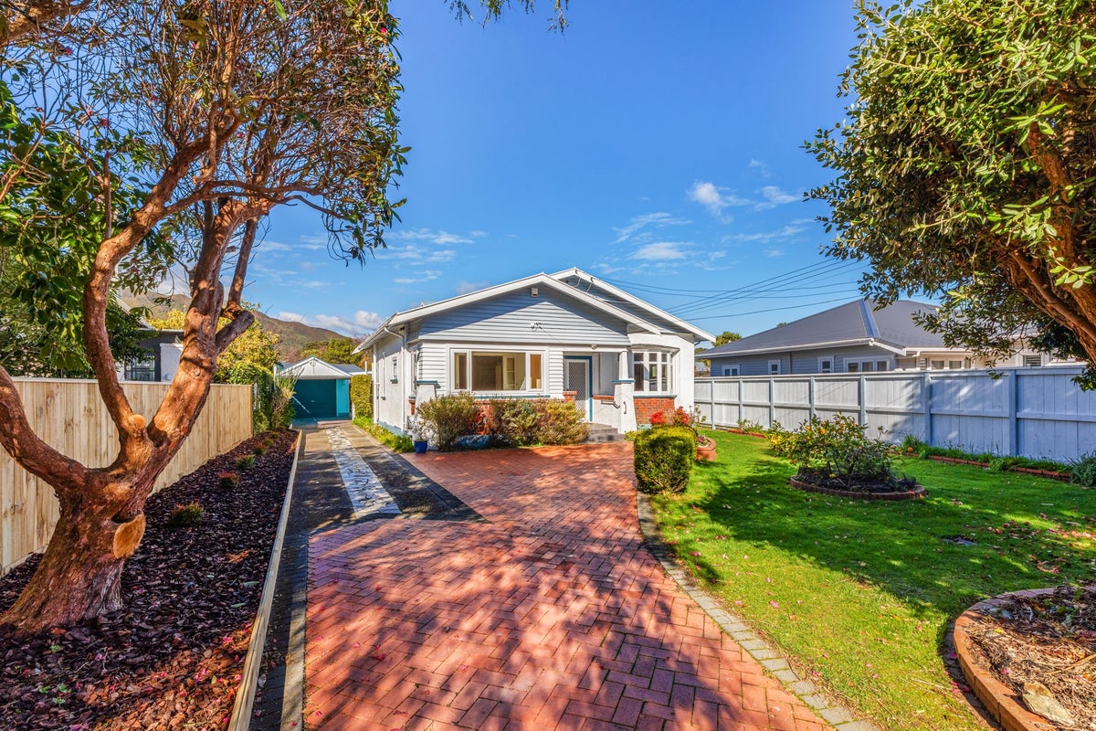 50 Totara Crescent, Woburn, Lower Hutt - Carousel 1