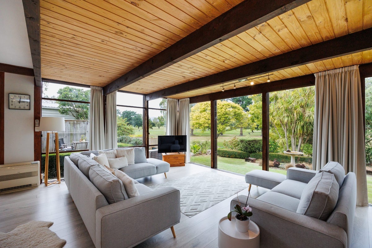 9 Belmont Place, Terrace End, Palmerston North - Carousel 1