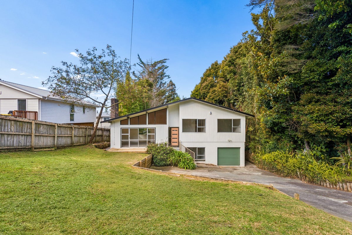 26 Shetland Street, Glen Eden, Auckland - Carousel 2