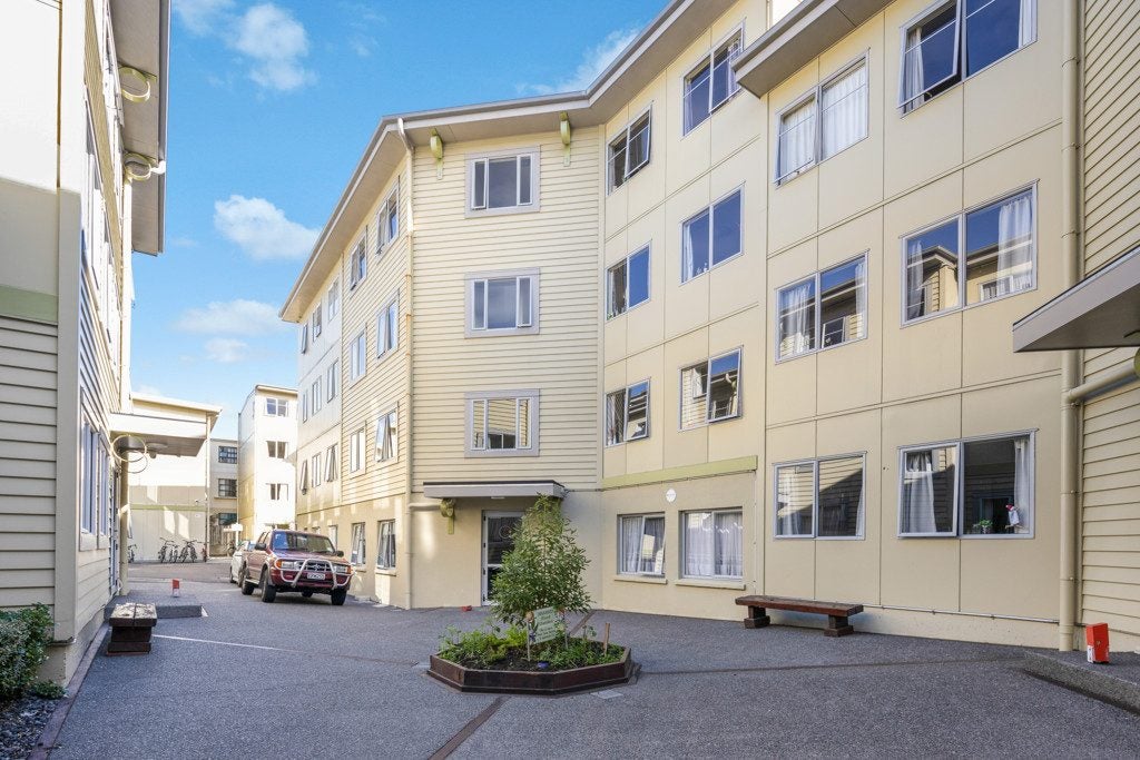 17/4 Sussex Street, Mount Cook, Wellington - Carousel 1