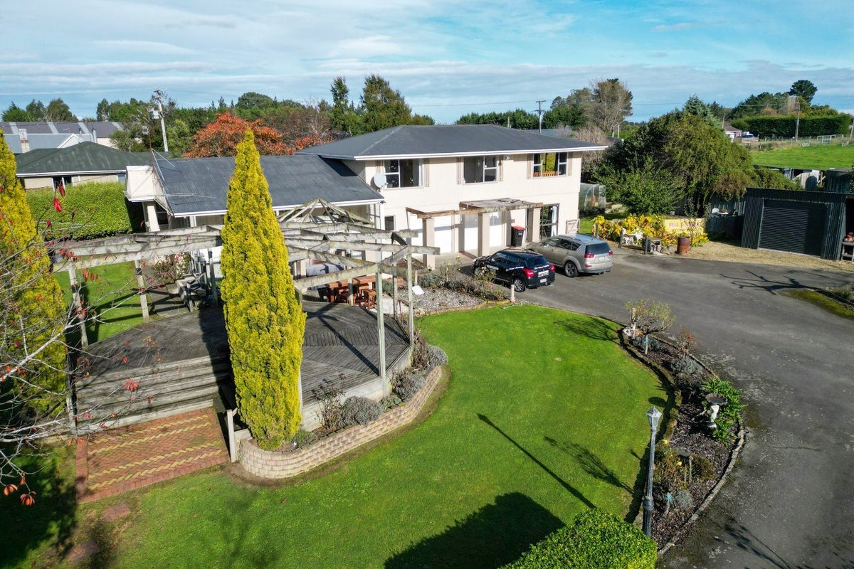 29 District Road, Kennington - Carousel 43