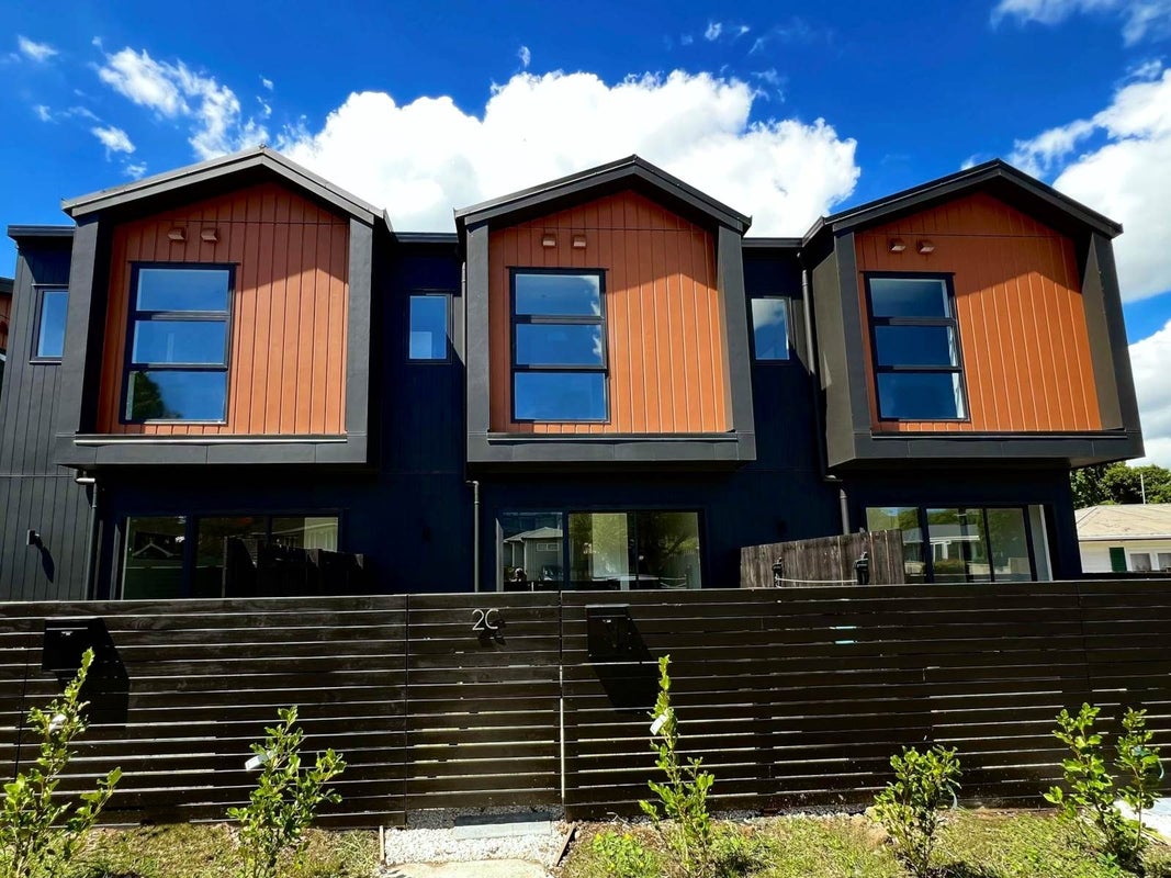 2D Wood Avenue, Howick, Auckland - Carousel 21