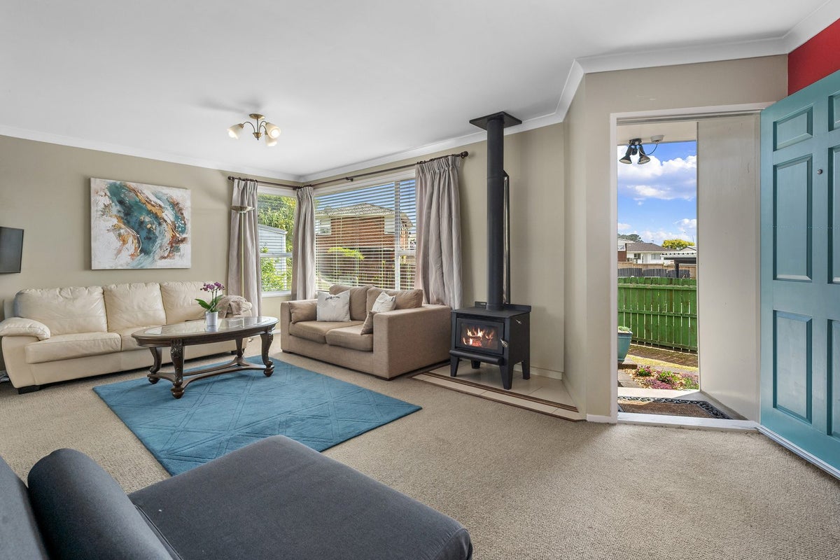 25 Felgrove Street, Glendene, Auckland - Carousel 2