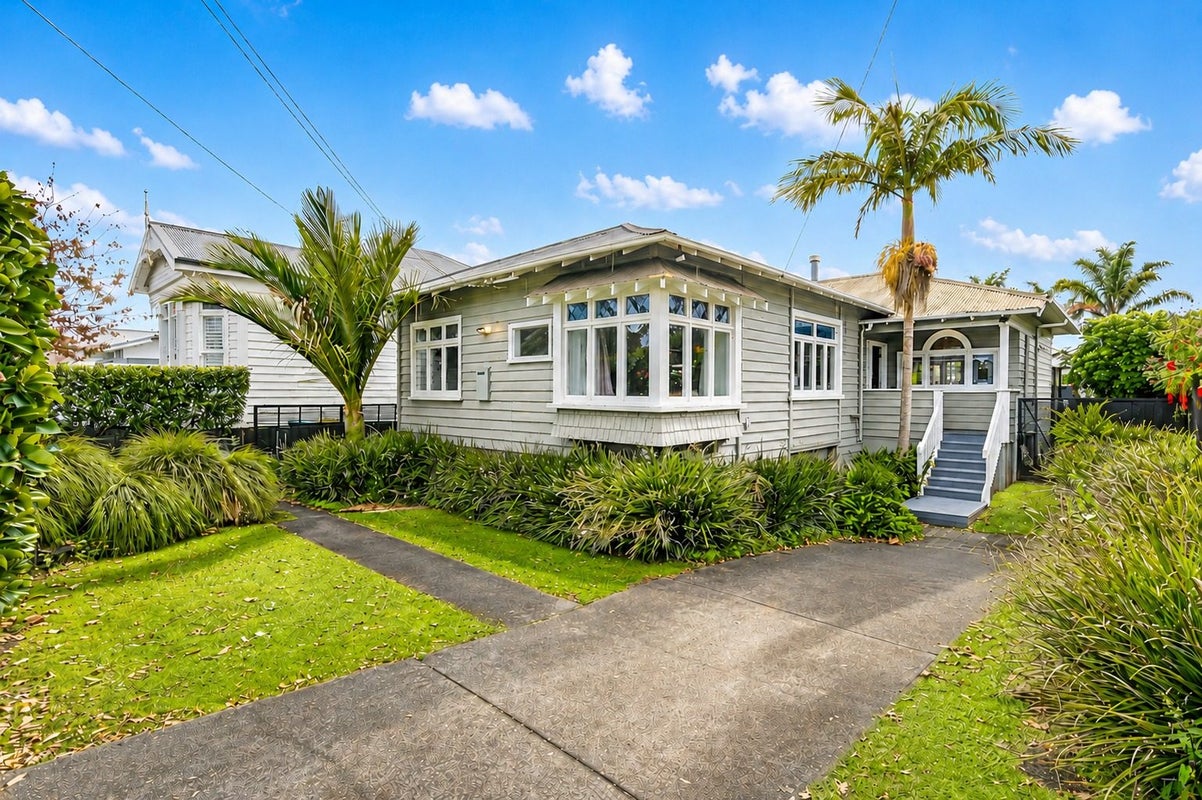 30 Volcanic Street, Mount Eden, Auckland - Carousel 1