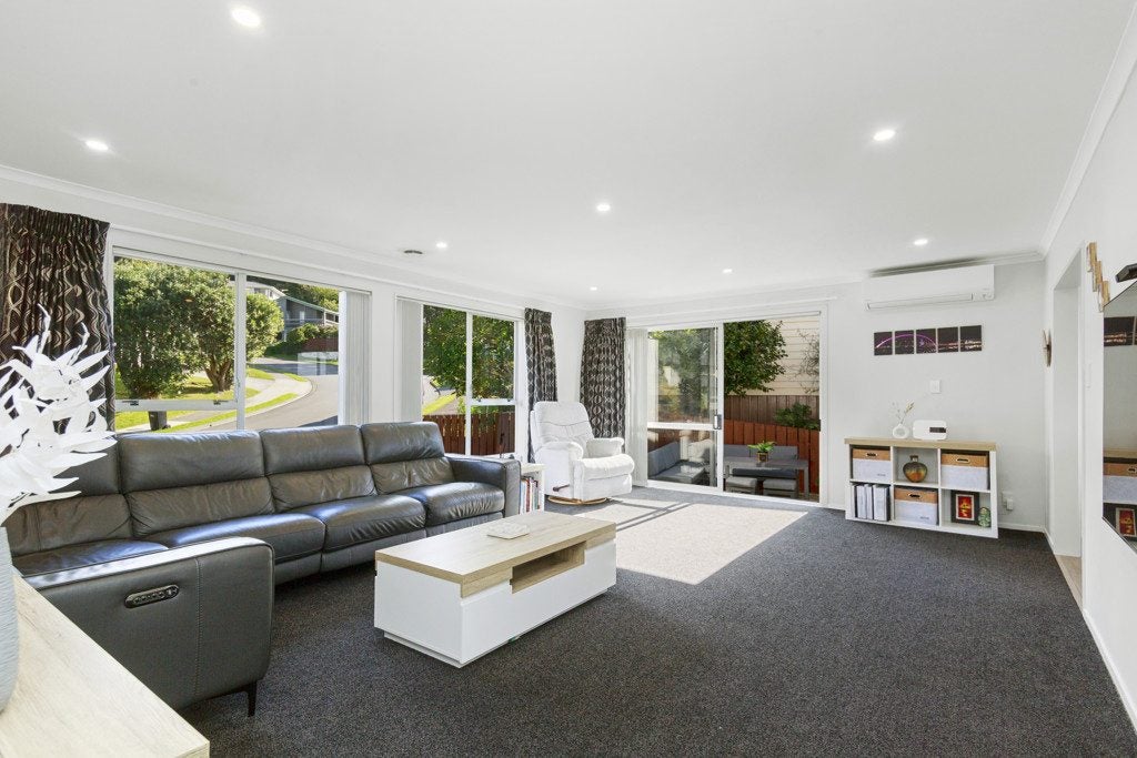 4 Saint Aidans Way, Tawa, Wellington - Carousel 2