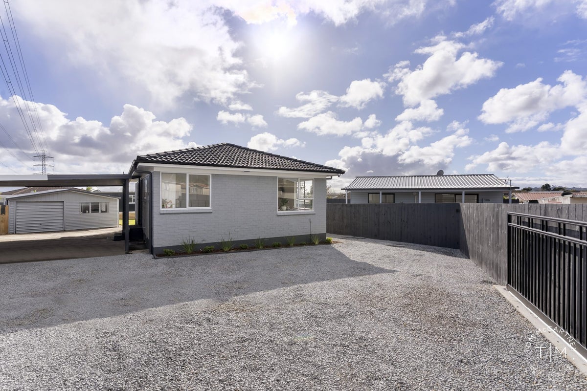 11 Darnell Crescent, Clover Park, Auckland - Carousel 2