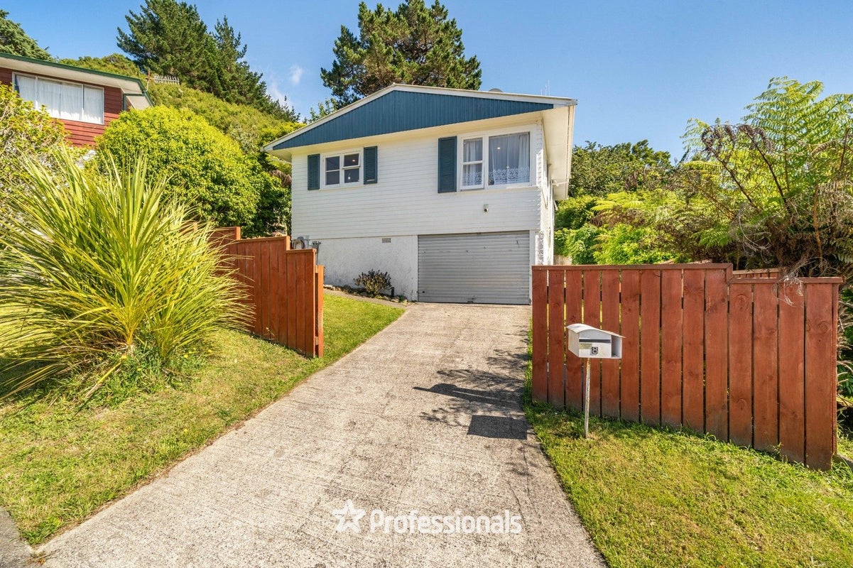 8 Harlow Grove, Wainuiomata, Lower Hutt - Carousel 1