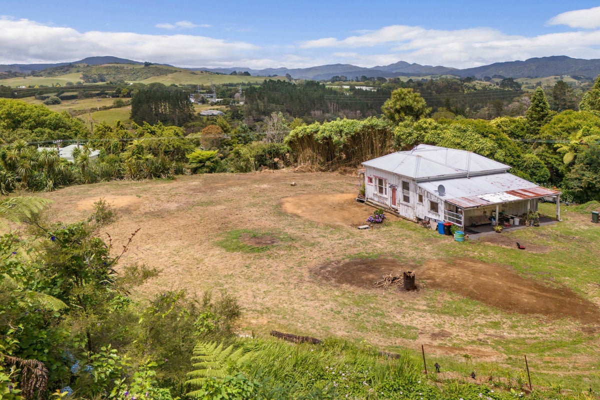 2 Abbott Road, WAIKINO, WAIHI - Carousel 1