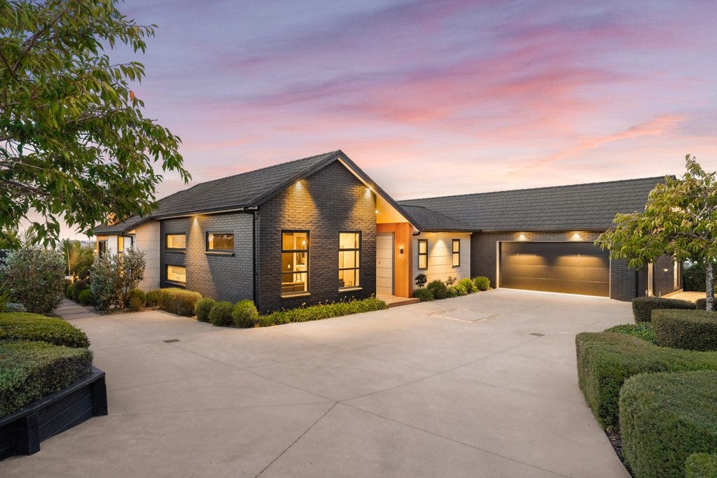 328 UPPER QUEEN STREET, PUKEKOHE, Auckland - Carousel 1